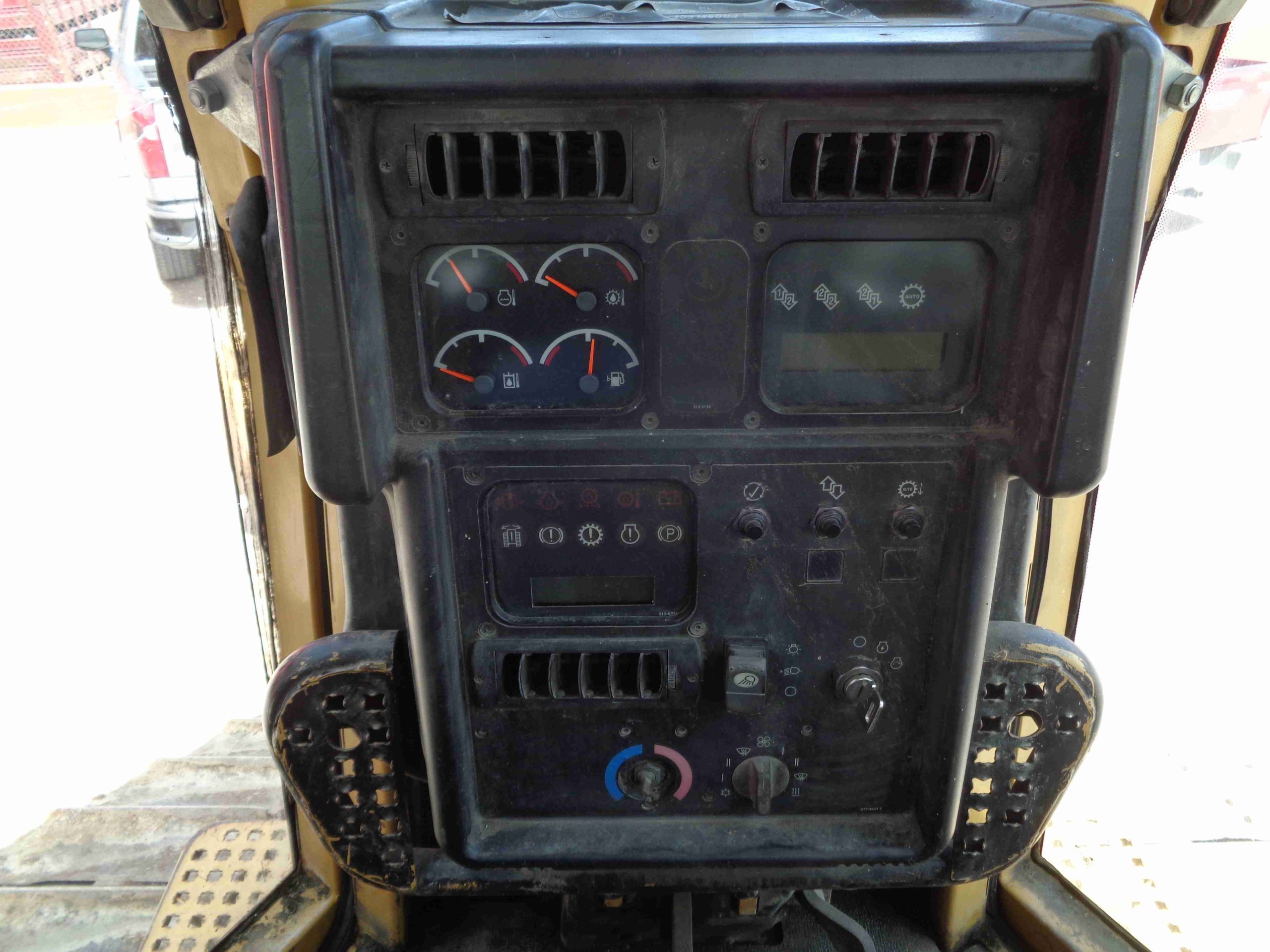 CAT D5N LGP (2006) - Imagen 15