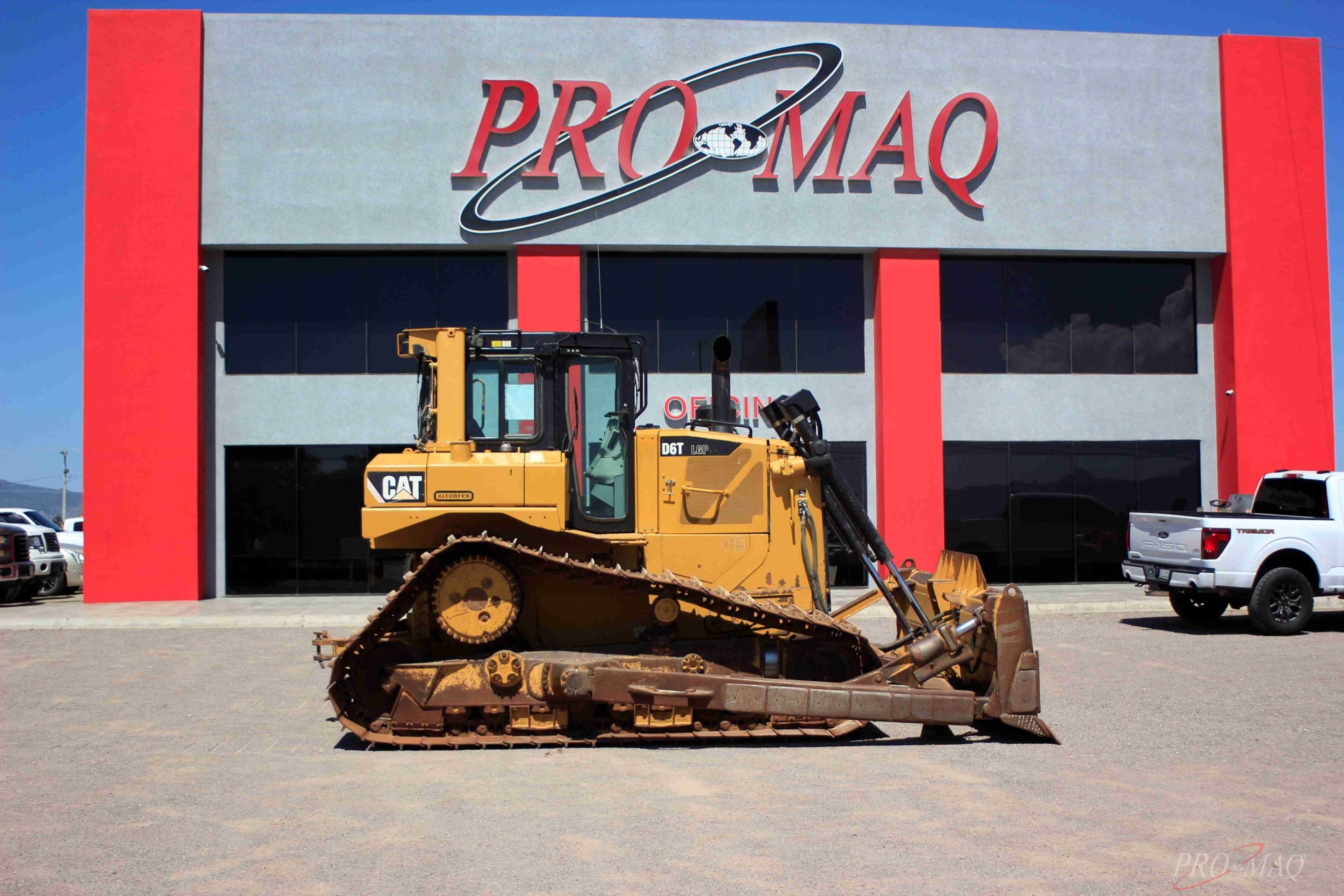 CAT D6T LGP (2012)