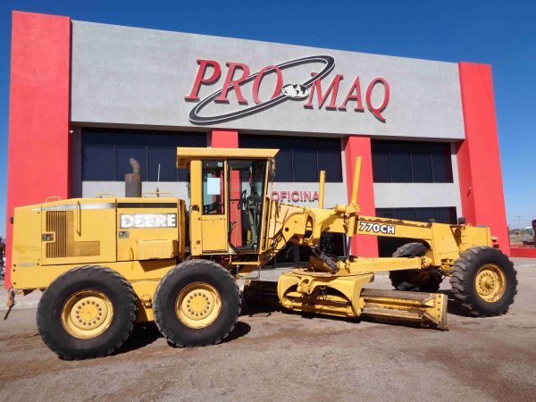 JOHN DEERE 770CH (2000)