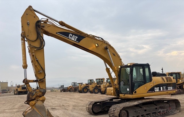 CAT 325DL (2006) - Image 2