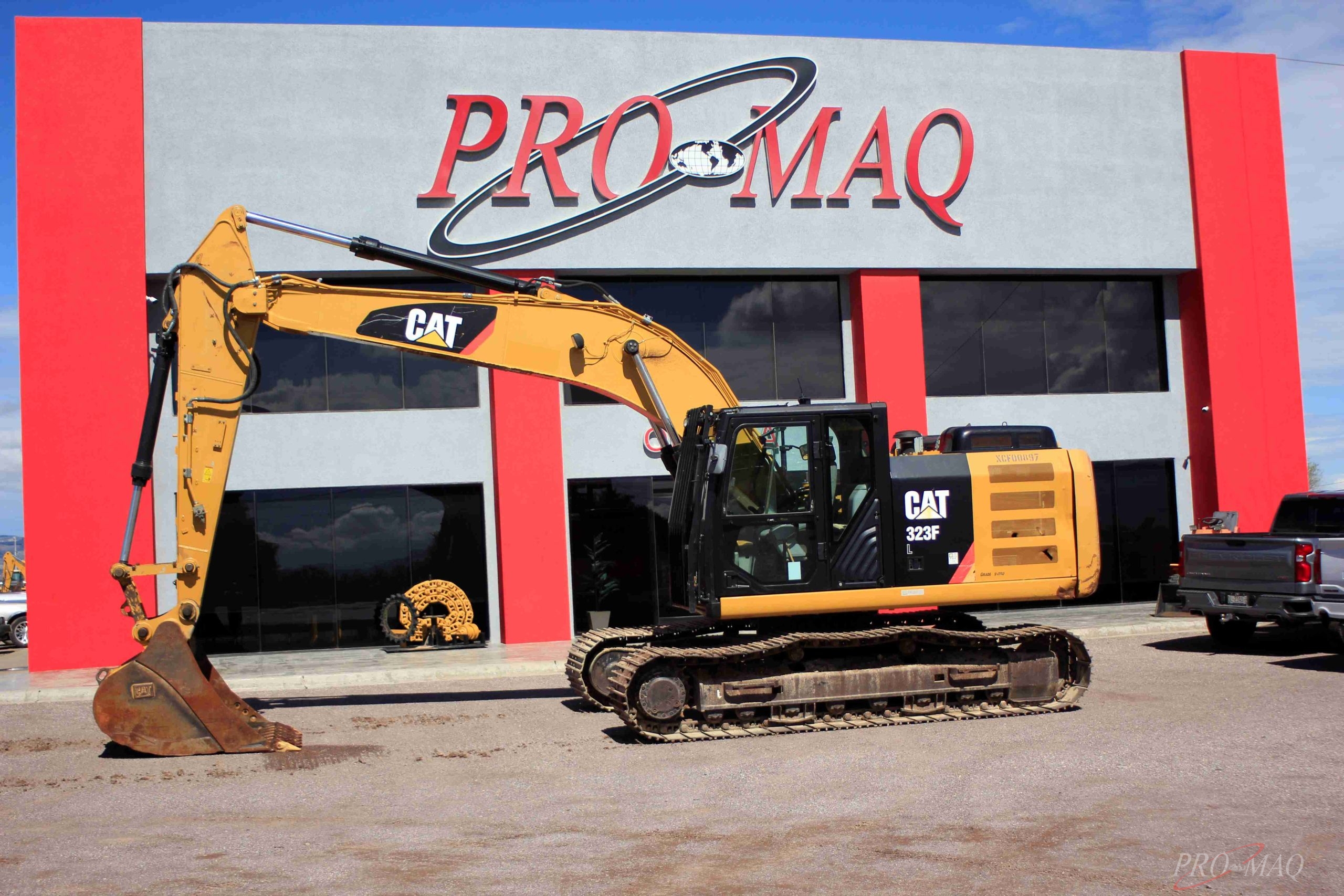 CAT 323FL (2015)