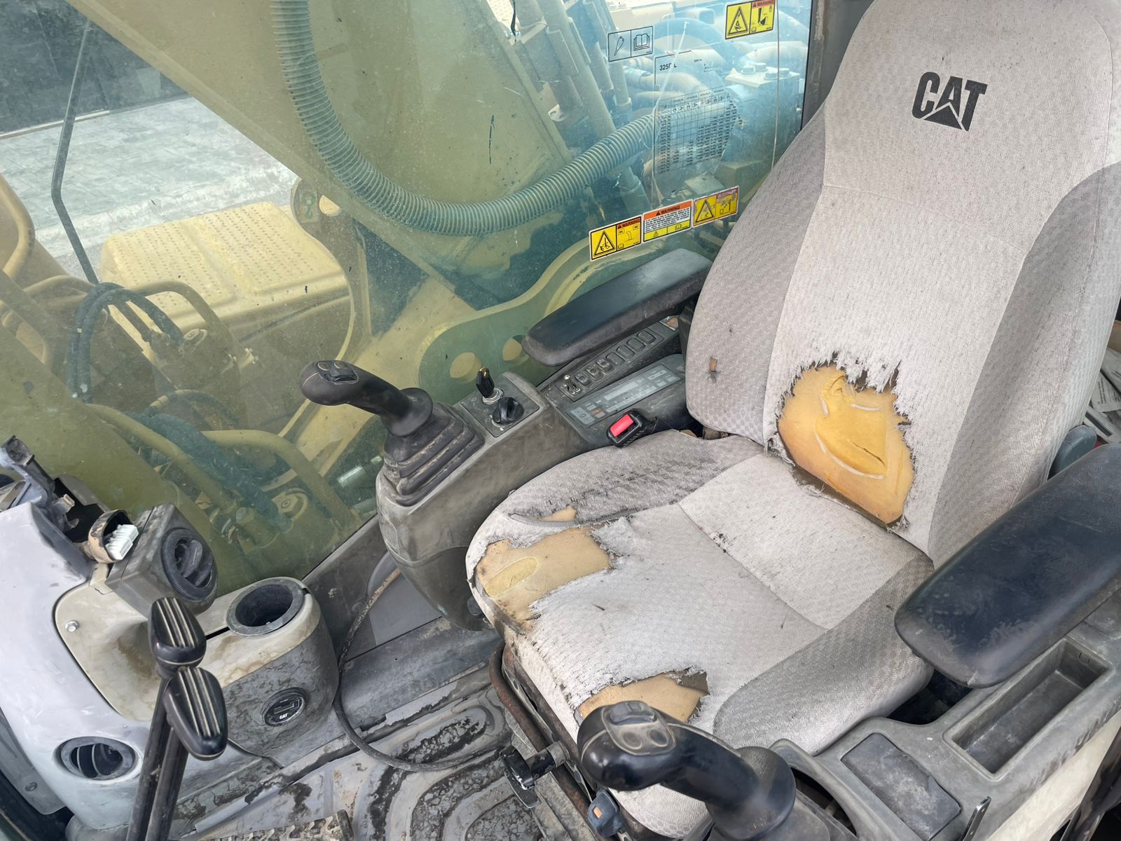 CAT 325DL (2006) - Image 8