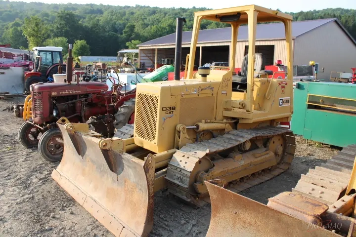 CAT D3B (1985)