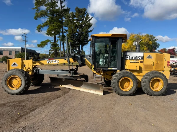 John Deere 672D (2005)